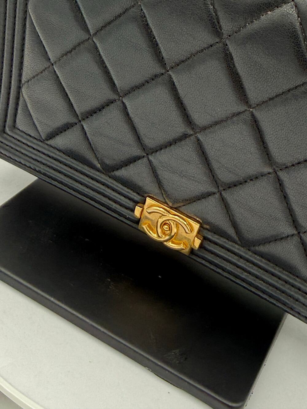 Chanel boy wallet on chain (shoulder bag)
